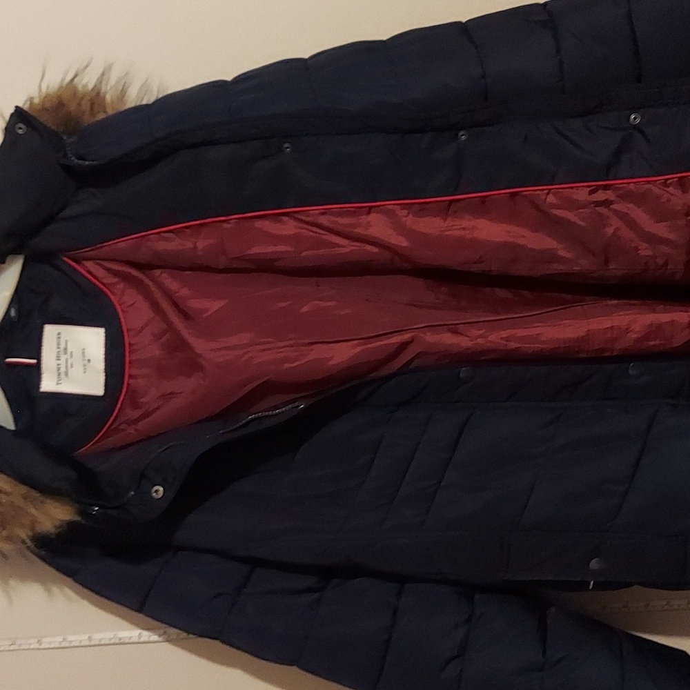 Tommy Hilfiger Women's Navy Puffer Jacket with Burgundy Interior